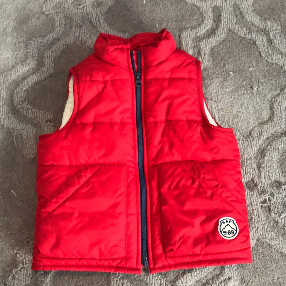 EUC Baby Gap Sherpa vest 3yrs